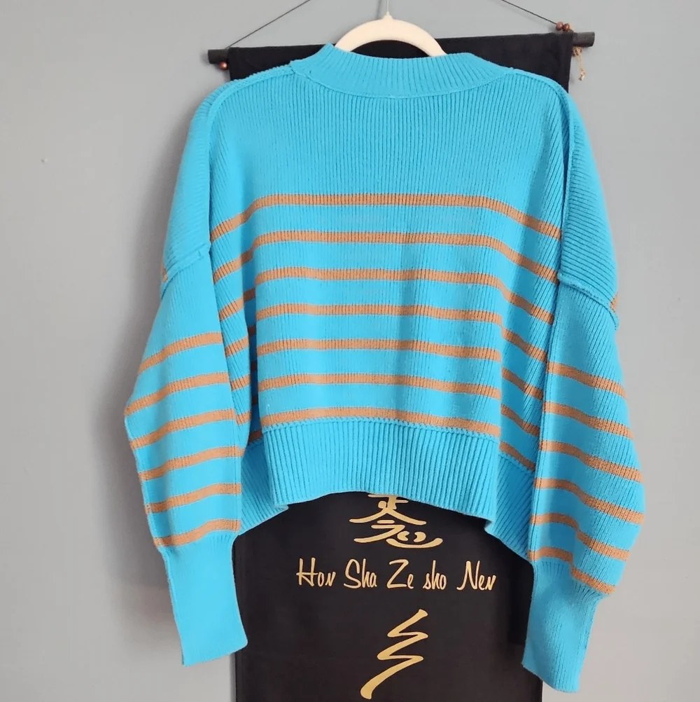 Free People Vibrant Blue and Tan Striped Cropped Sweater NWOT Medium - Picture 3 of 3